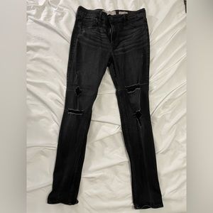 Hollister ripped jeans -black